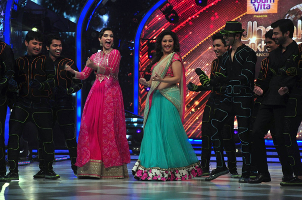 Khoobsurat Sonam Kapoor Shakes A leg With Madhuri Dixit